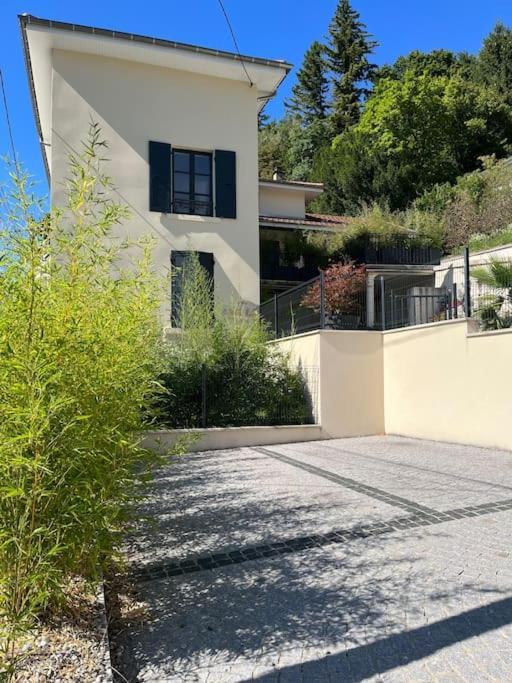 Charmant Appartement En Pierres Bourgoin-Jallieu Екстериор снимка