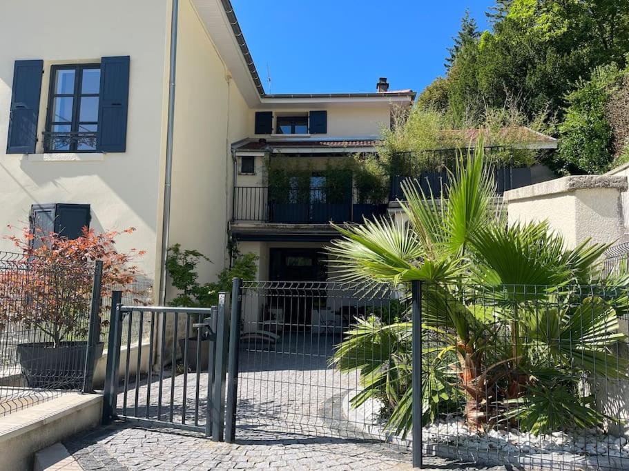Charmant Appartement En Pierres Bourgoin-Jallieu Екстериор снимка
