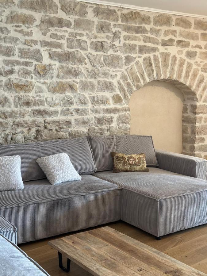 Charmant Appartement En Pierres Bourgoin-Jallieu Екстериор снимка